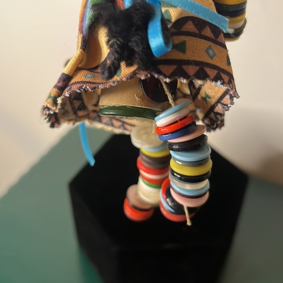 Handmade Vintage Native American Style Folk Art Button Wooden Doll Shelf Sitter - Picture 4 of 5